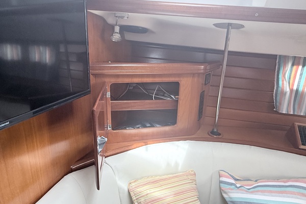 Off Piste 47ft Beneteau Yacht For Sale