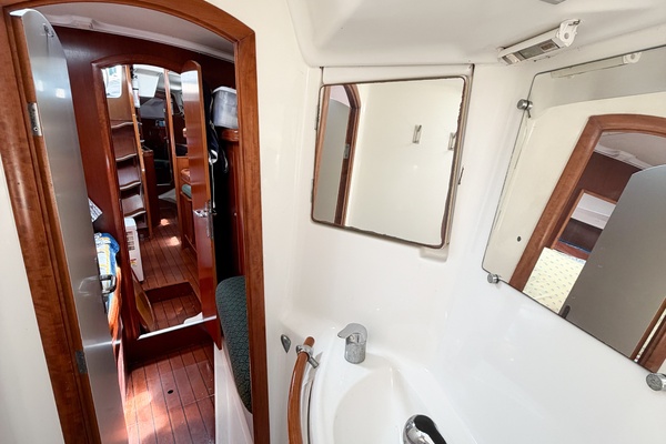 SOUND WAVES 42ft Beneteau Yacht For Sale