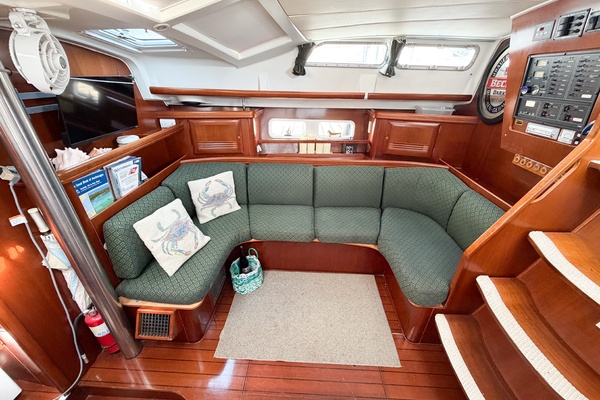 SOUND WAVES 42ft Beneteau Yacht For Sale