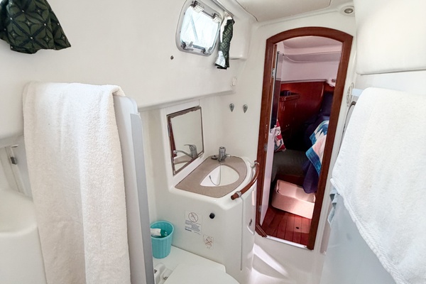 SOUND WAVES 42ft Beneteau Yacht For Sale