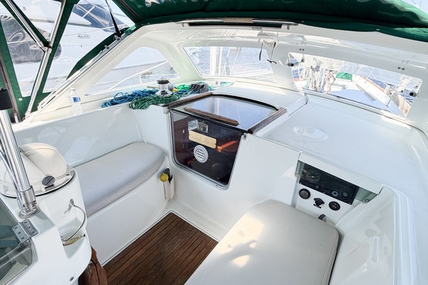 SOUND WAVES 42ft Beneteau Yacht For Sale