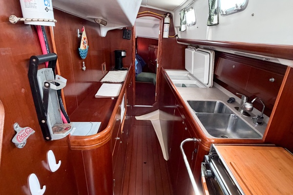 SOUND WAVES 42ft Beneteau Yacht For Sale