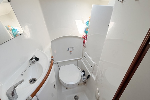 SOUND WAVES 42ft Beneteau Yacht For Sale