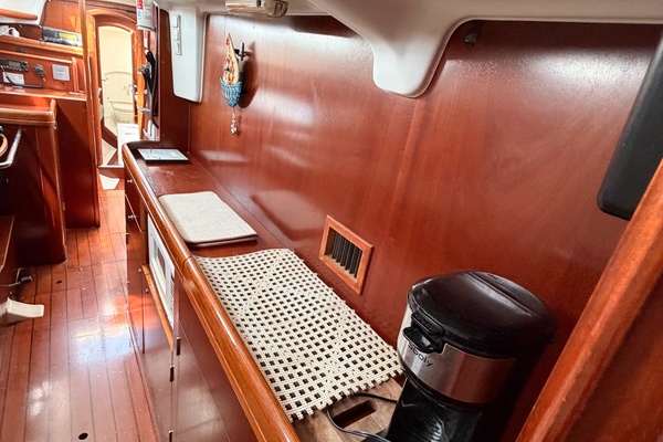 SOUND WAVES 42ft Beneteau Yacht For Sale