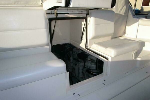 Tiara Yachts 5200 Express Yacht For Sale