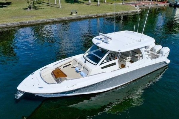 35-ft-Boston Whaler-2019-350 Realm-Just a Lil Better Galveston Texas United States  yacht for sale