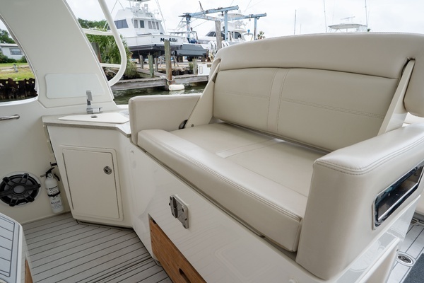 Boston Whaler 350 Realm Yacht For Sale
