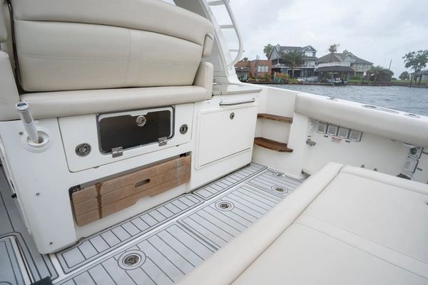 2019 Boston Whaler 35