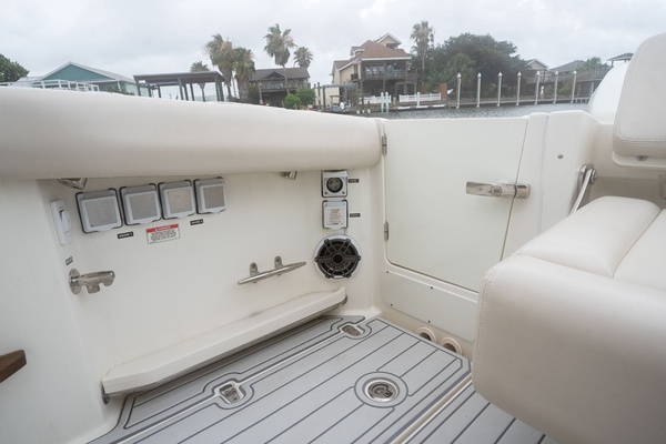 Boston Whaler 350 Realm Yacht For Sale