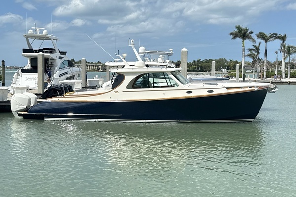 35-ft-Hinckley-2022-35 OB- Naples Florida United States  yacht for sale