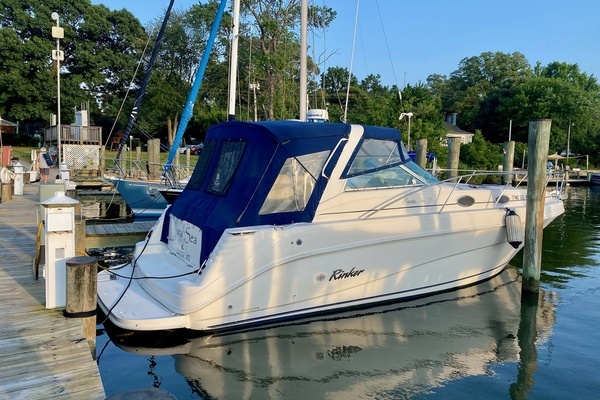 33-ft-Rinker-2000-330 Fiesa Vee-Lewnasea Annapolis Maryland United States  yacht for sale