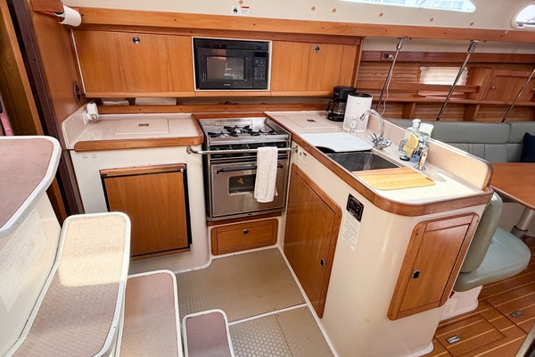 PERFECT PITCH 38ft Catalina Yacht For Sale