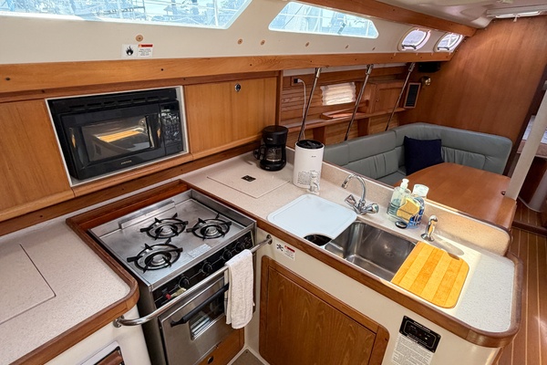 PERFECT PITCH 38ft Catalina Yacht For Sale