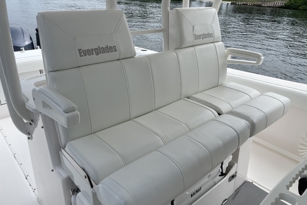 Everglades 355CCX Yacht For Sale
