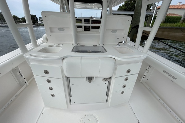 Everglades 355CCX Yacht For Sale