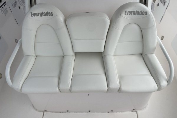Everglades 355CCX Yacht For Sale