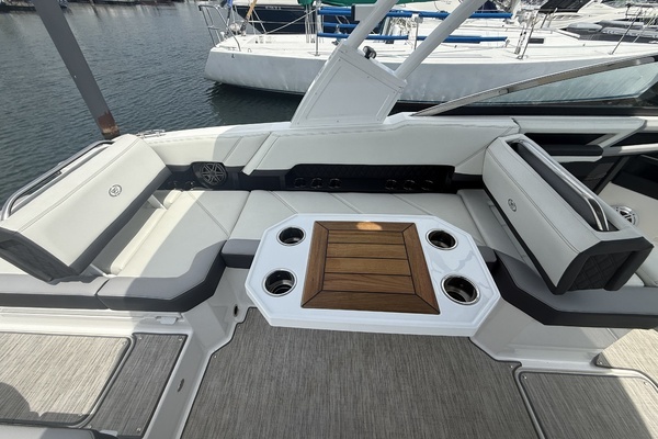 2023 Cobalt 28