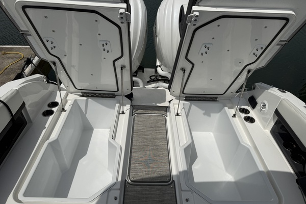 2023 Cobalt 28