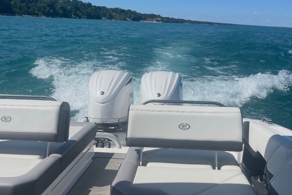 28-ft-Cobalt-2023-R8- Waukegan Illinois United States  yacht for sale
