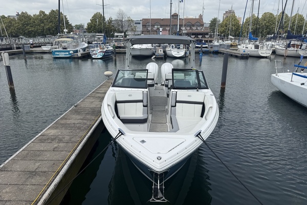 28ft Cobalt Yacht For Sale