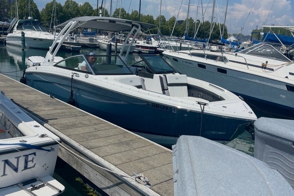 28-ft-Cobalt-2023-R8- Waukegan Illinois United States  yacht for sale