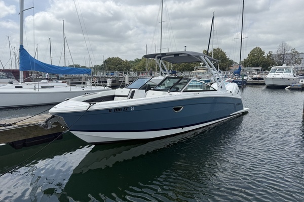 28-ft-Cobalt-2023-R8- Waukegan Illinois United States  yacht for sale