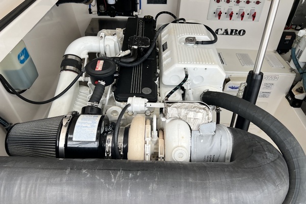 2007 Cabo 35