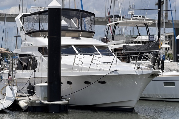 2005 Ocean Alexander 48
