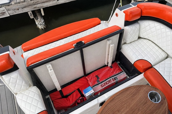 NATALY 31ft Rinker Yacht For Sale