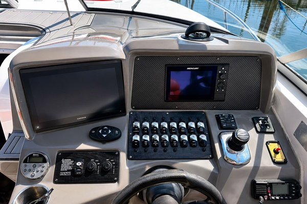 NATALY 31ft Rinker Yacht For Sale
