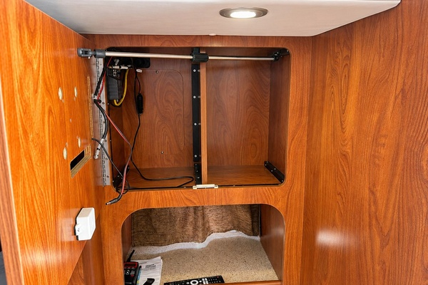 NATALY 31ft Rinker Yacht For Sale