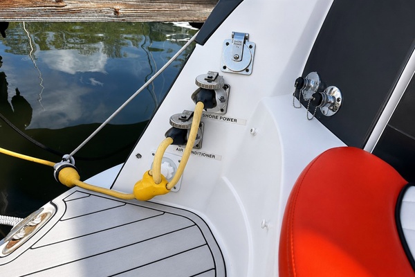 NATALY 31ft Rinker Yacht For Sale