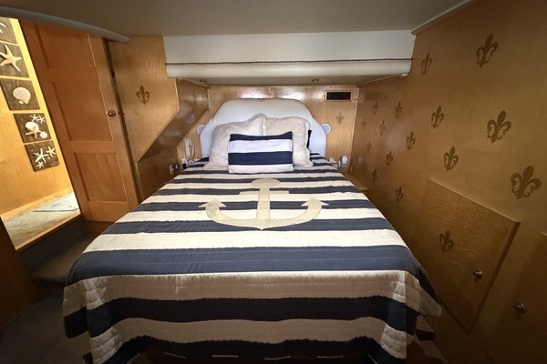 Navigator 5300 Yacht For Sale