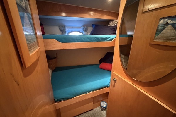 Navigator 5300 Yacht For Sale