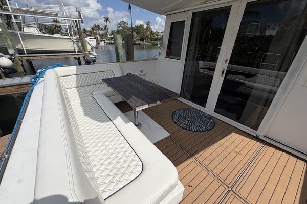 Navigator 5300 Yacht For Sale