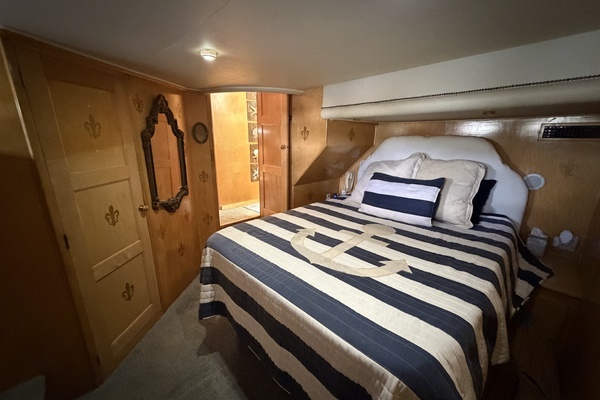 Navigator 5300 Yacht For Sale