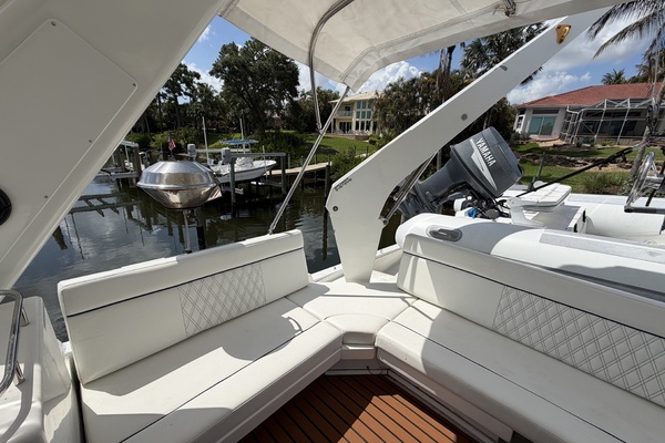 Navigator 5300 Yacht For Sale
