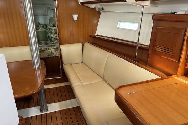 Beneteau 373