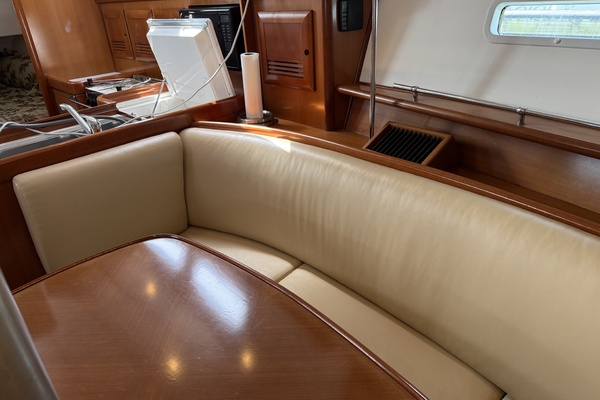 Beneteau 373