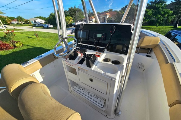 21ft Sea Hunt Yacht For Sale