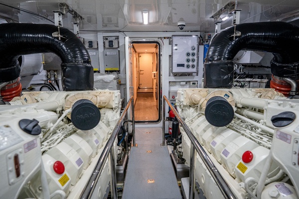 Cool Change  107ft Ocean Alexander Yacht For Sale