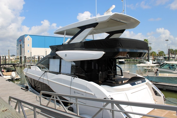 57-ft-Cruisers Yachts-2027-57 FLY- Seabrook Texas United States  yacht for sale
