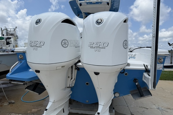 27ft Everglades Yacht For Sale