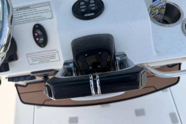 27ft Everglades Yacht For Sale