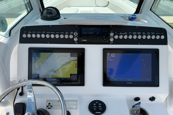 27ft Everglades Yacht For Sale