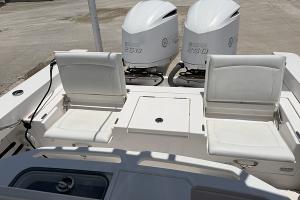 27ft Everglades Yacht For Sale