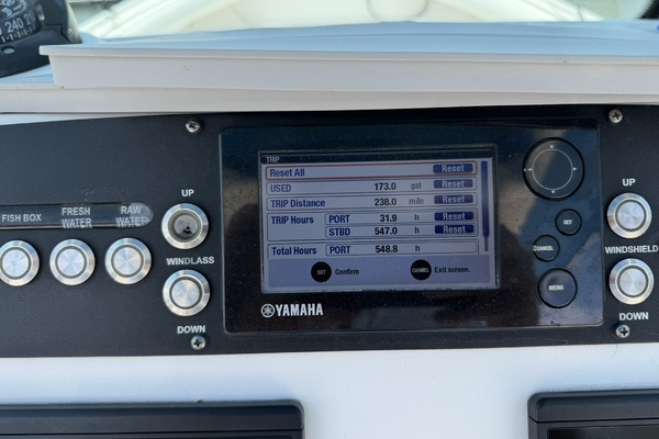 27ft Everglades Yacht For Sale