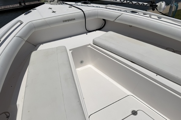 27ft Everglades Yacht For Sale