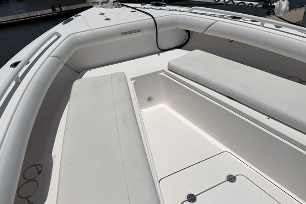 27ft Everglades Yacht For Sale