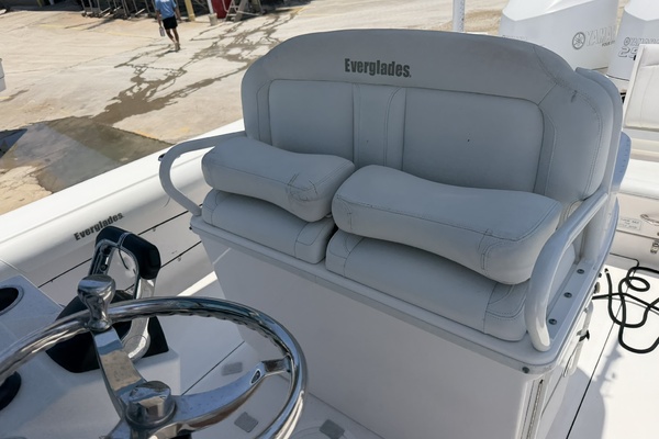 27ft Everglades Yacht For Sale